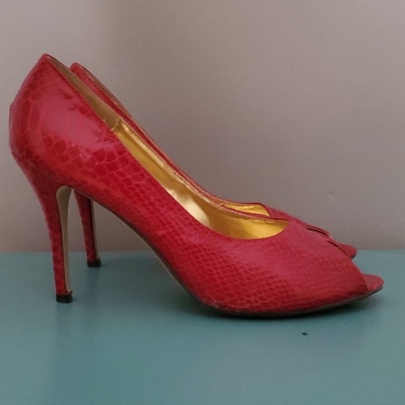 Red heels - Picture 2 of 3